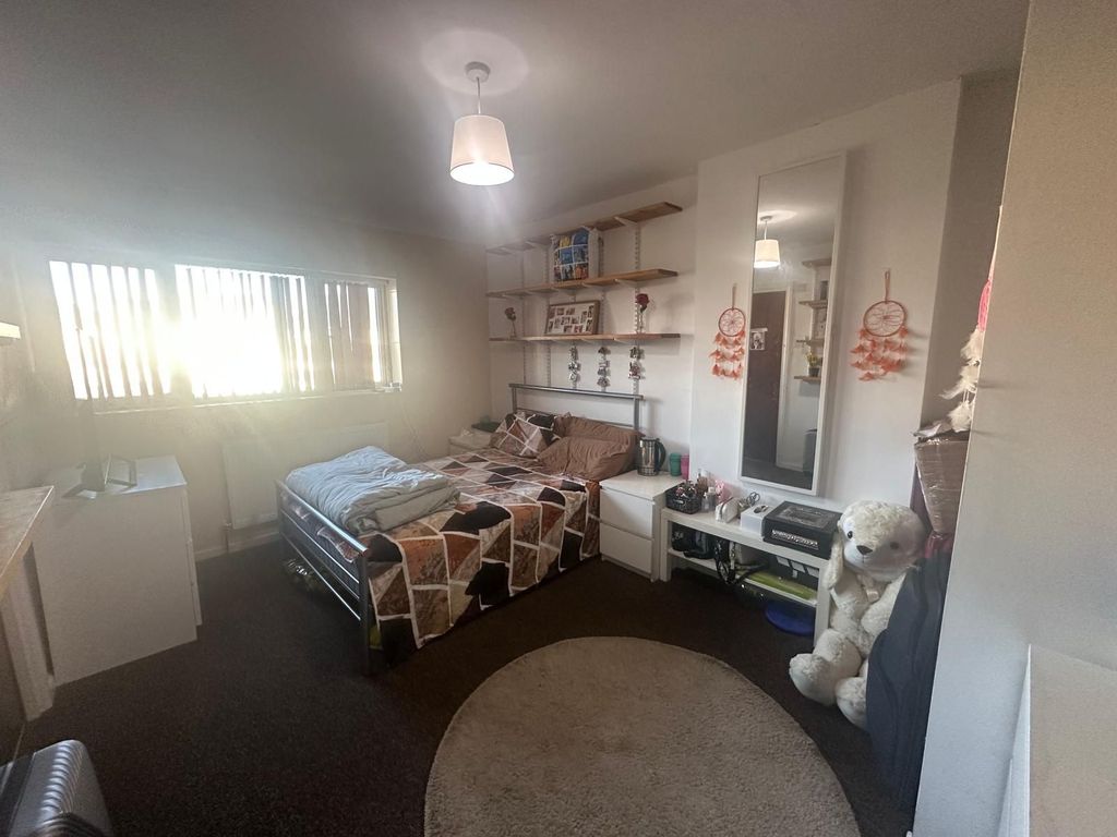 Property photo 1 of 4