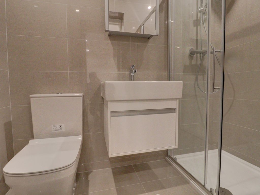 Property photo 3 of 6 En-Suite.Jpg