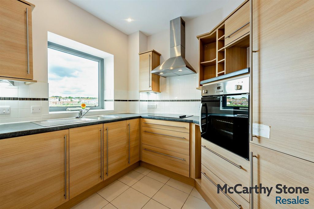 Property photo 3 of 34 8691269-Interior17-800.Jpg