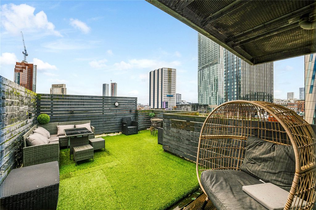 Property photo 1 of 13 Terrace