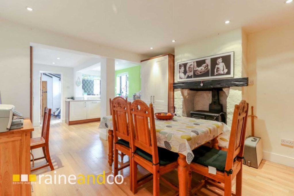 Property photo 3 of 22