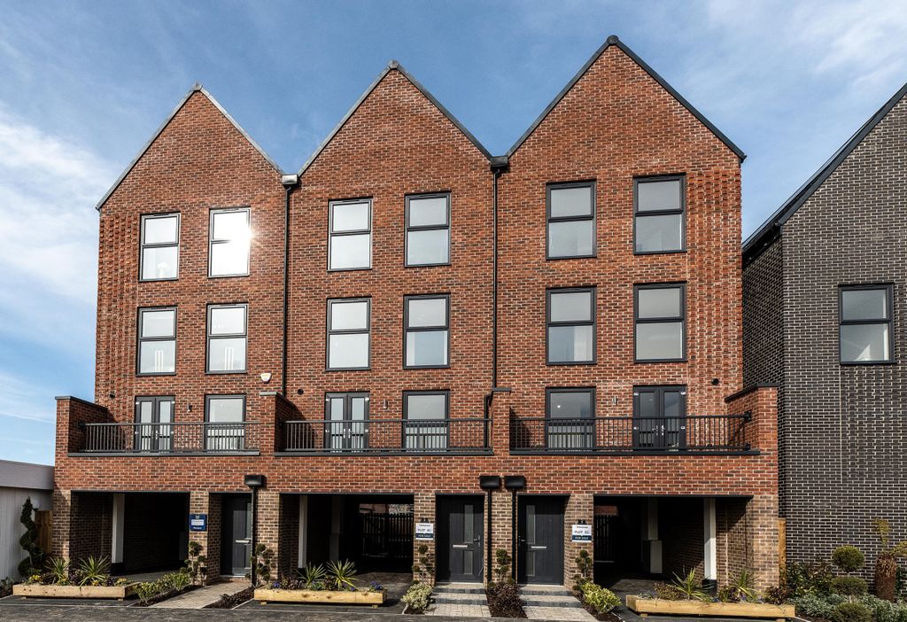 Property photo 1 of 34 Chateau Mews Exteriors 010111