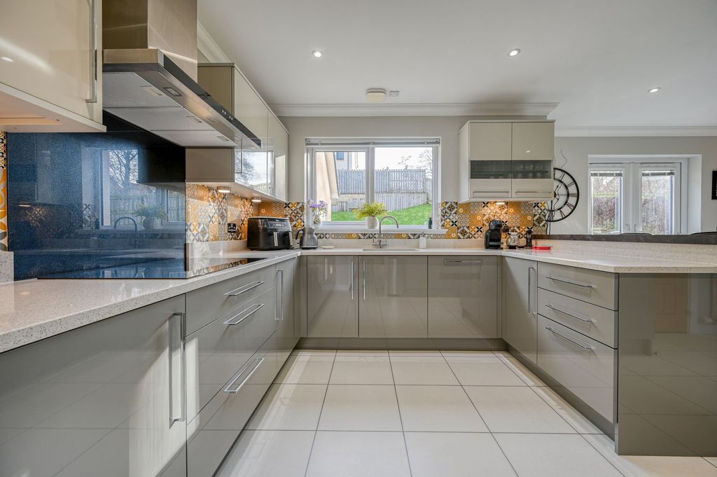 Property photo 2 of 49