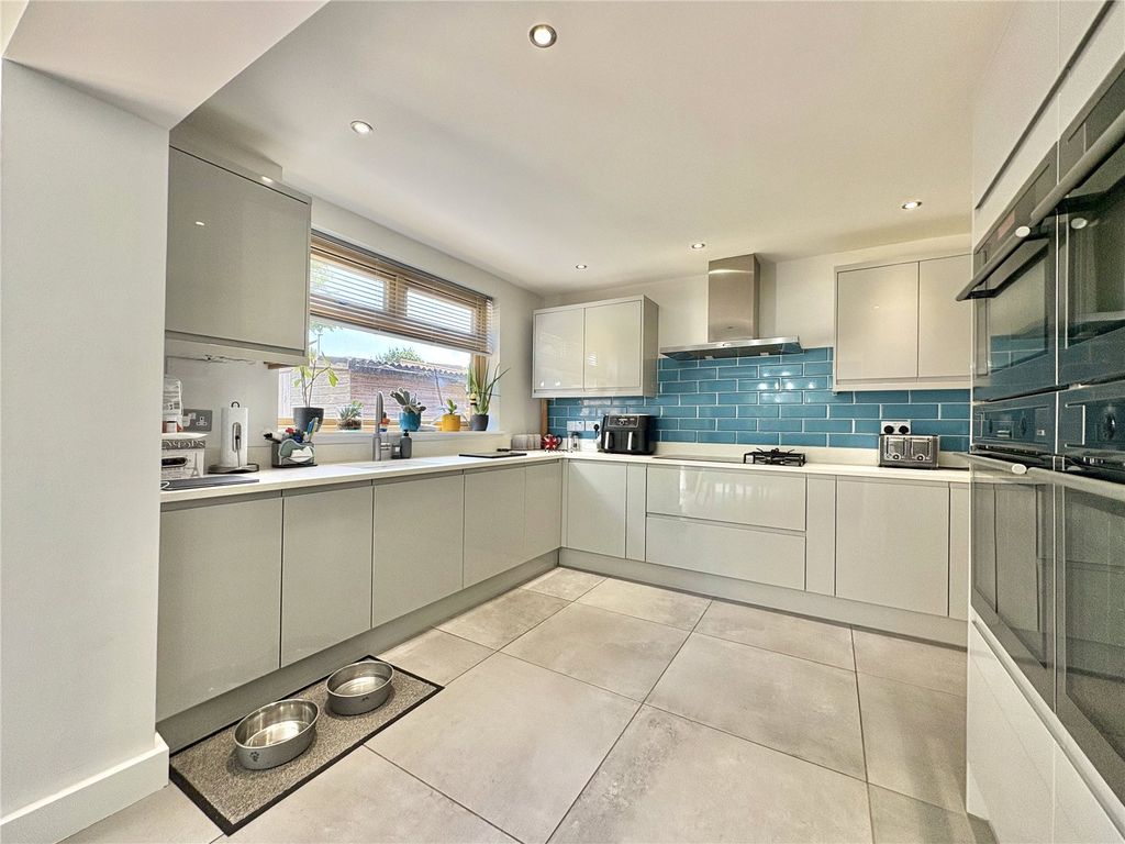 Property photo 2 of 22 Picture No. 04