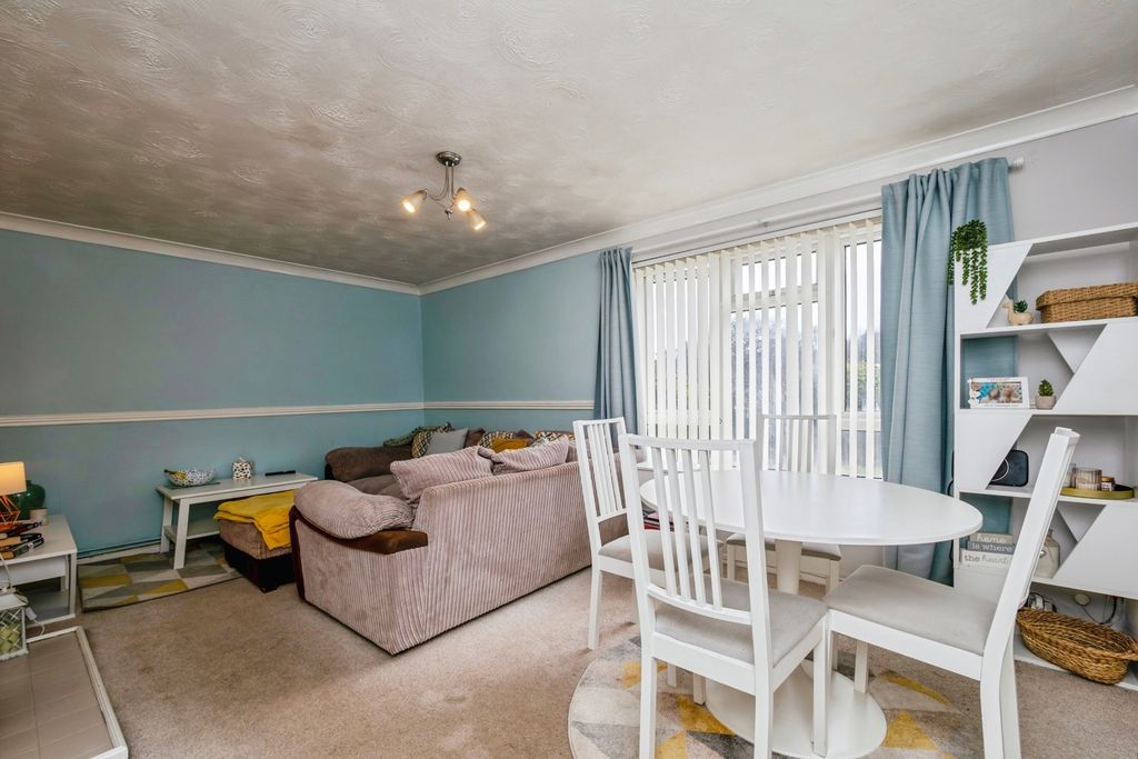 Property photo 3 of 10 Photo