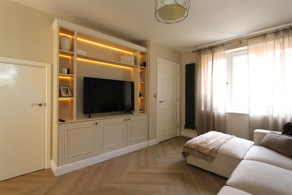 Property photo 3 of 16 Lounge 2.Jpg