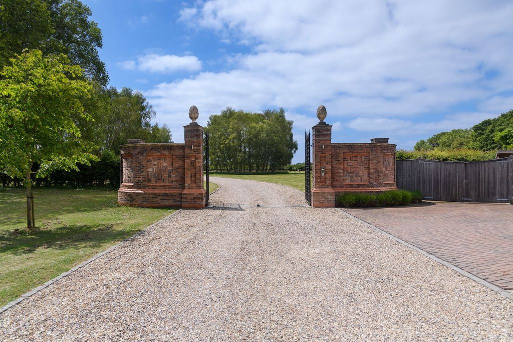 Property photo 3 of 26 Entrance