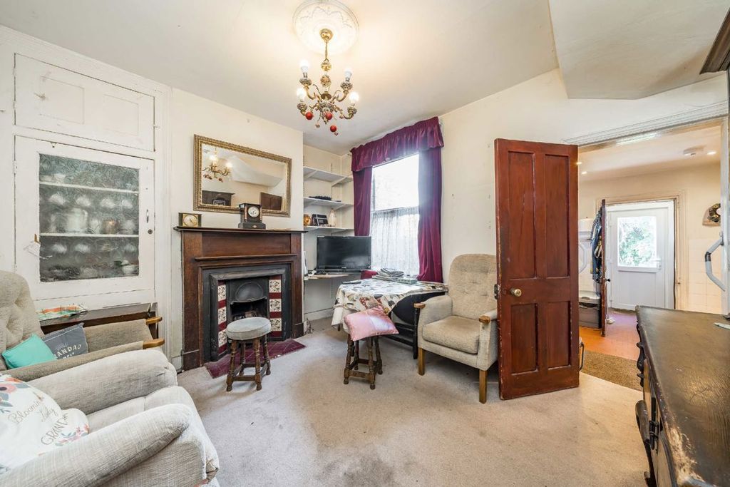 Property photo 2 of 8
