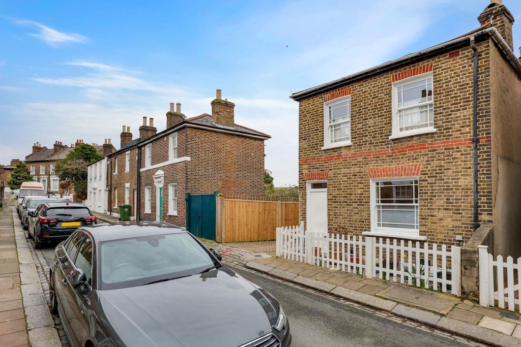 Property photo 2 of 17 Housenosign.Jpg