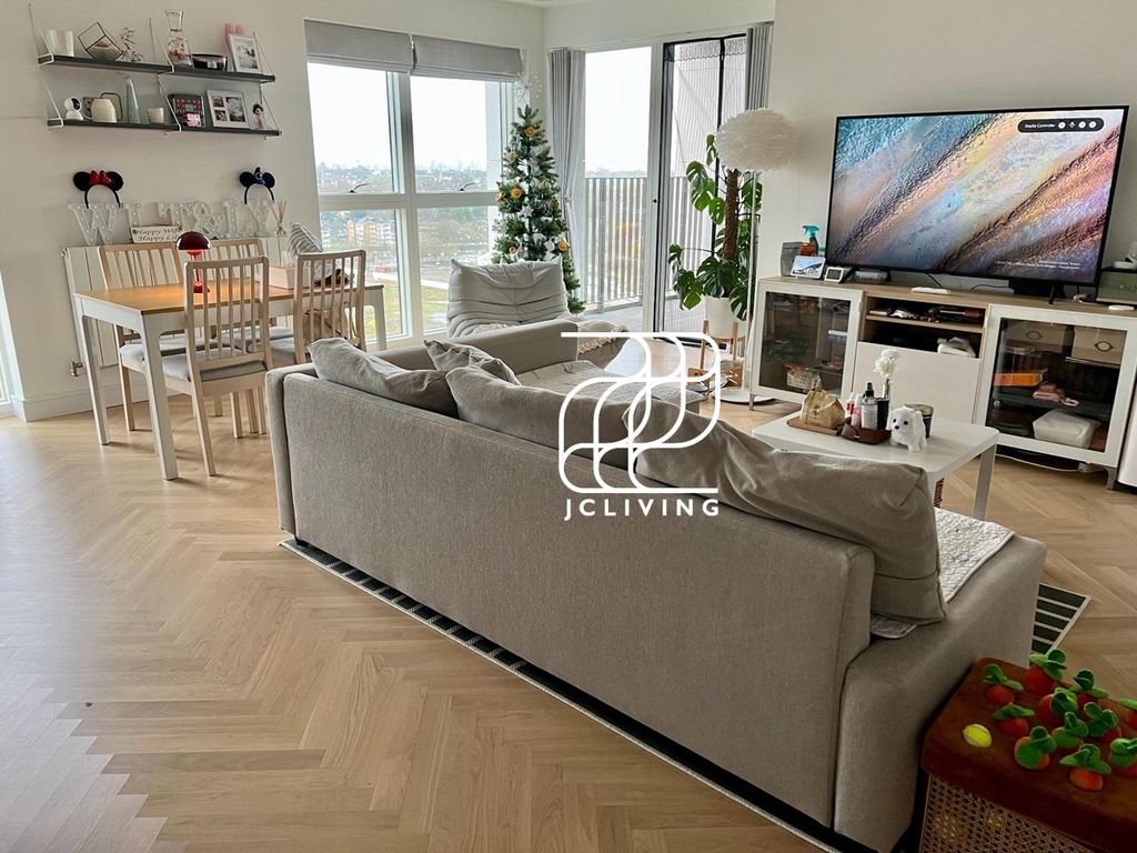 Property photo 1 of 21 Living Room.Jpeg