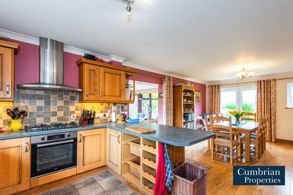 Property photo 2 of 32 Dining Kitchen