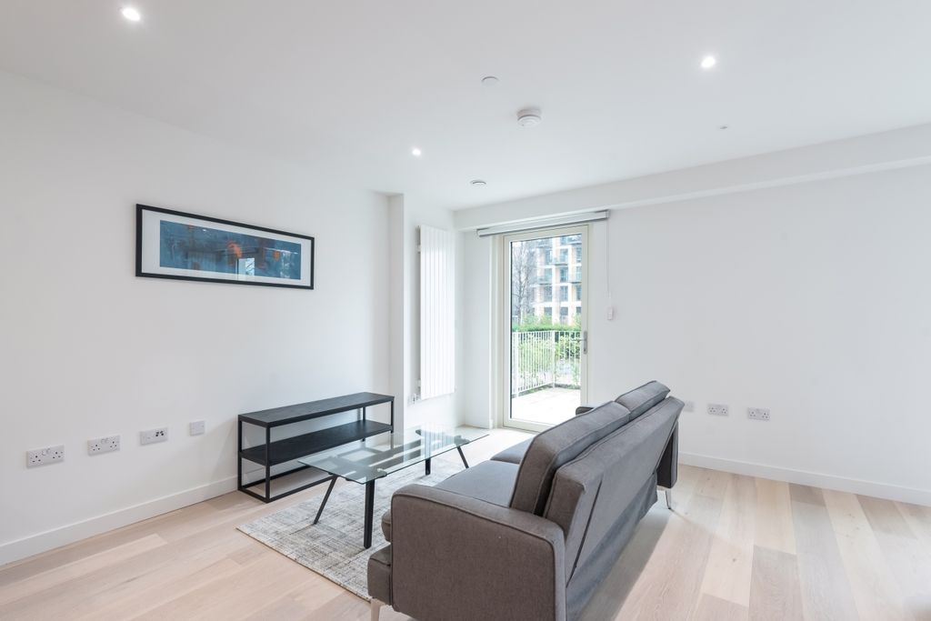 Property photo 2 of 7 Living Area