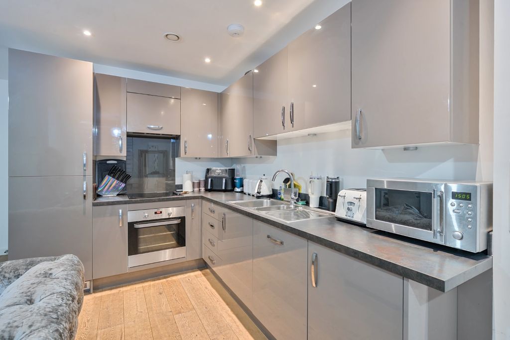 Property photo 3 of 21 Picture No. 13