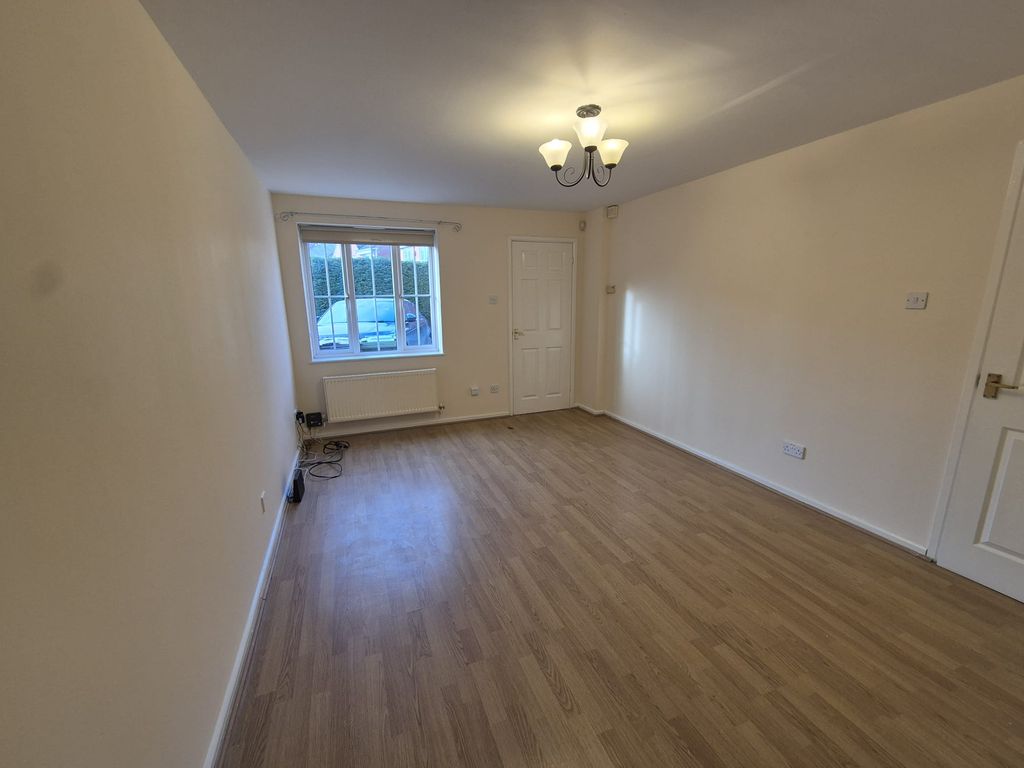 Property photo 3 of 12 Lounge