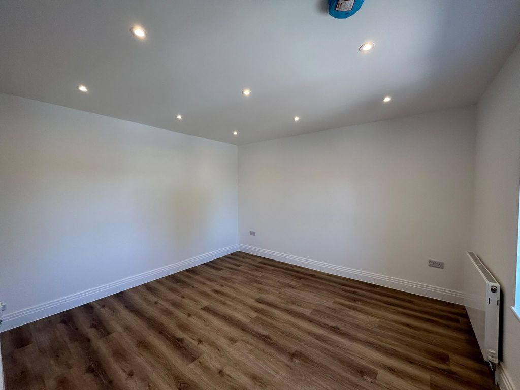 Property photo 2 of 5 Gallery
