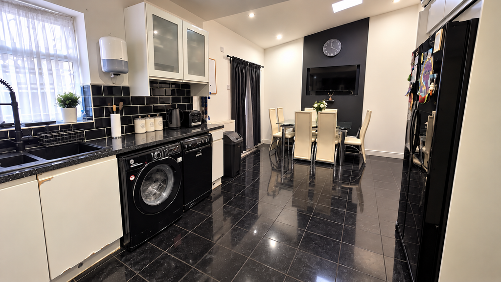 Property photo 2 of 17 Kitchen