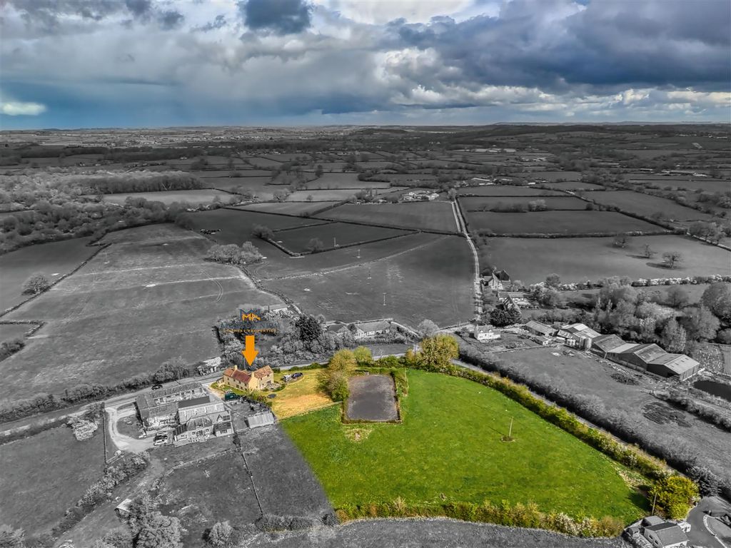 Property photo 2 of 12 Area