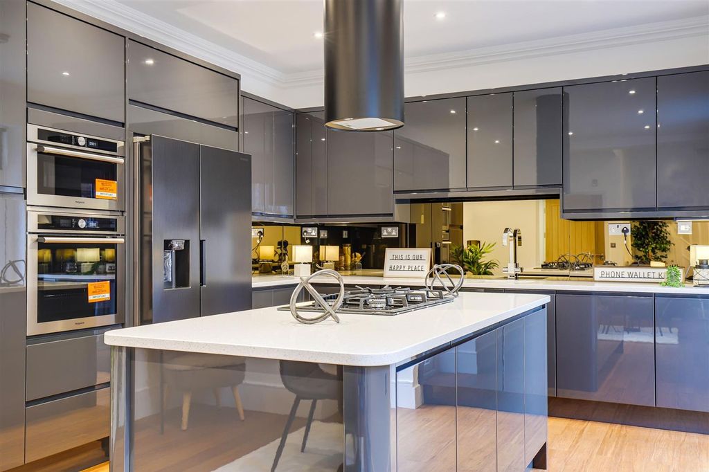 Property photo 3 of 28