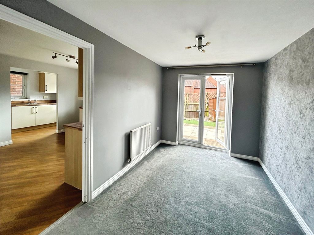 Property photo 3 of 16 Dining Area