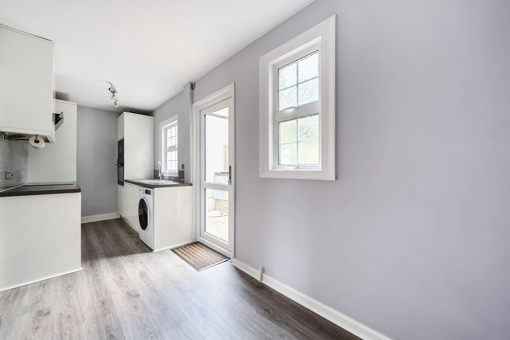 Property photo 3 of 16 Picture No. 24