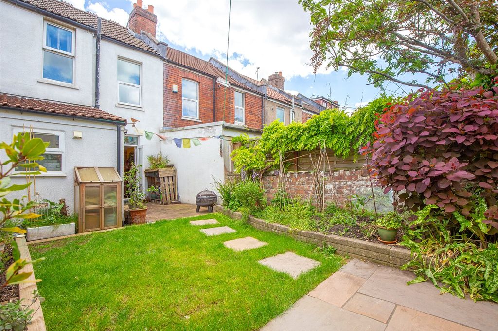 Property photo 3 of 19 Picture No. 24