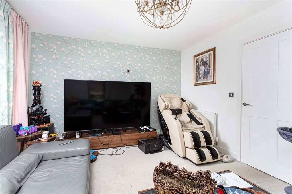Property photo 3 of 11 Sitting Room