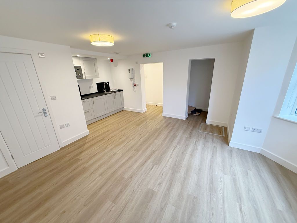 Property photo 3 of 5 Living Room / Bedroom