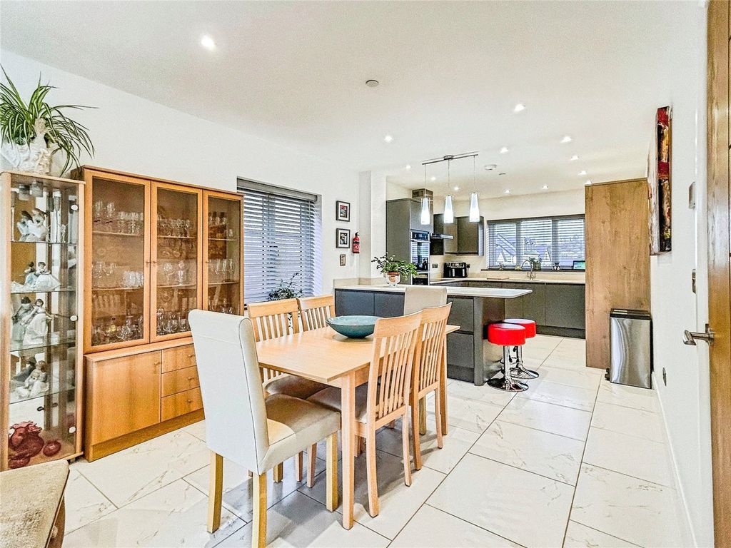 Property photo 3 of 33 Picture No. 47