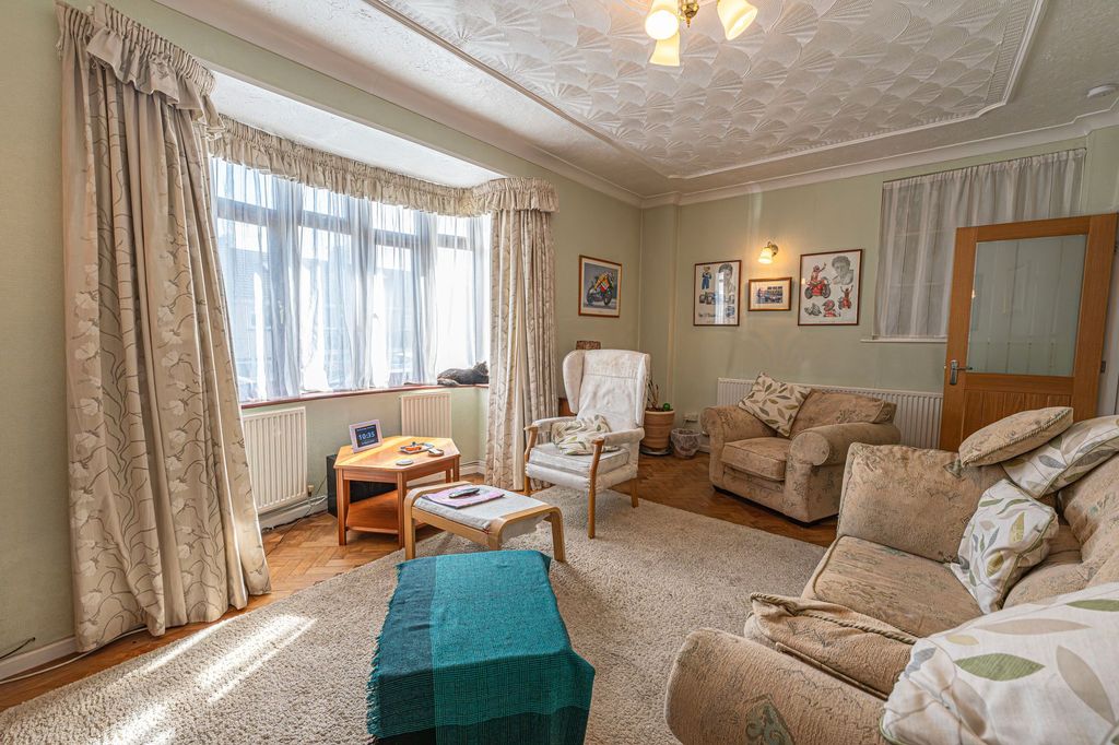 Property photo 3 of 36