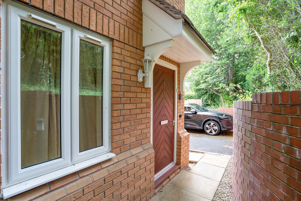 Property photo 2 of 21