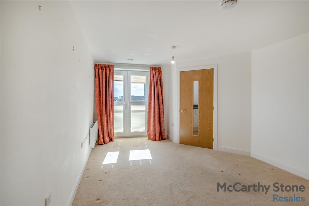 Property photo 3 of 36 8687451-Interior11.Jpg
