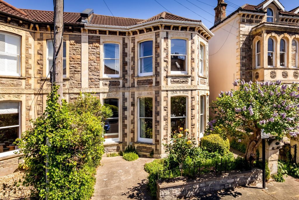 Property photo 1 of 16 External