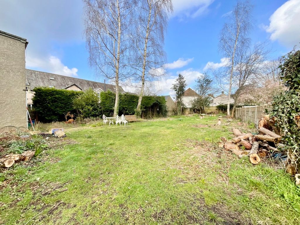 Property photo 2 of 16