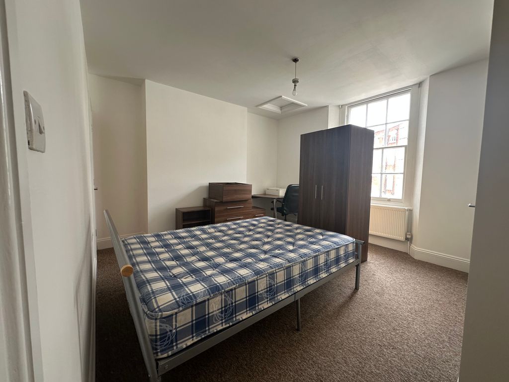 Property photo 1 of 7 Bedroom 1