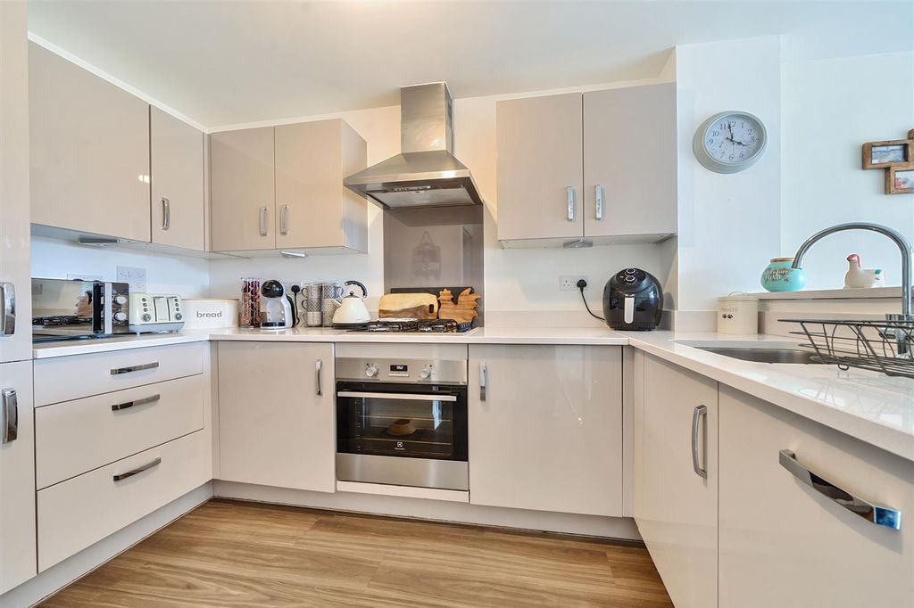 Property photo 3 of 15 Kitchen