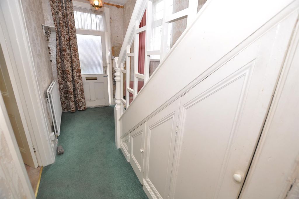 Property photo 3 of 12 Hallway
