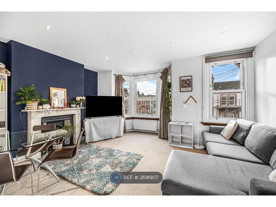 Property photo 1 of 8 Living Room