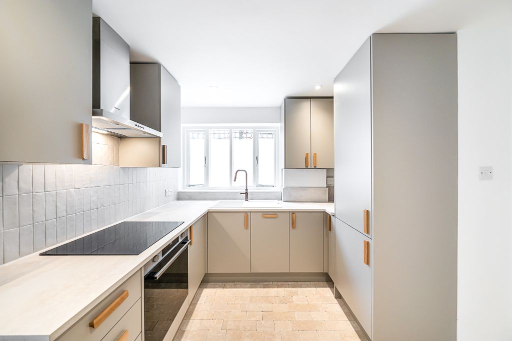 Property photo 3 of 25