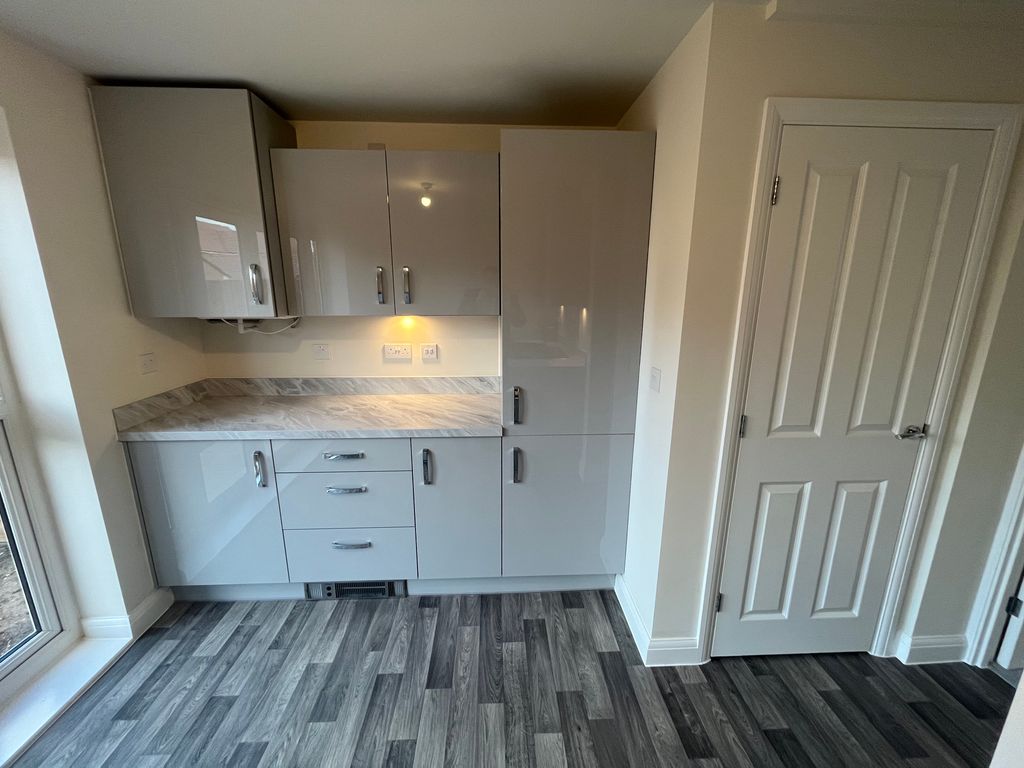 Property photo 3 of 9 Kitchen