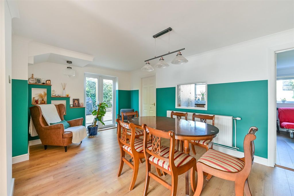 Property photo 3 of 18