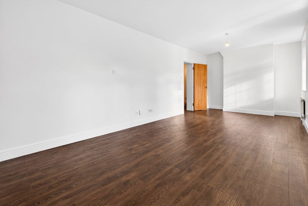 Property photo 3 of 18 Picture No. 03