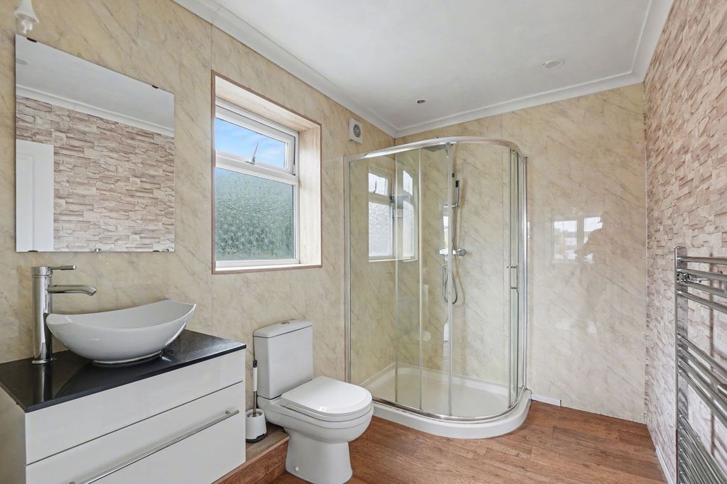 Property photo 2 of 34