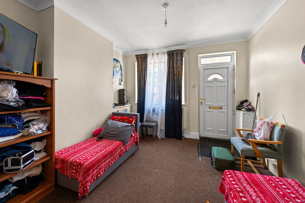 Property photo 2 of 17