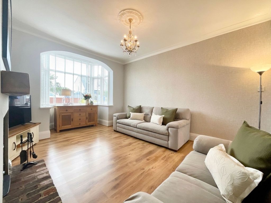 Property photo 2 of 43