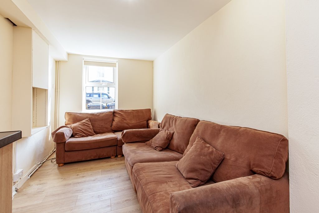 Property photo 3 of 10 Living Area