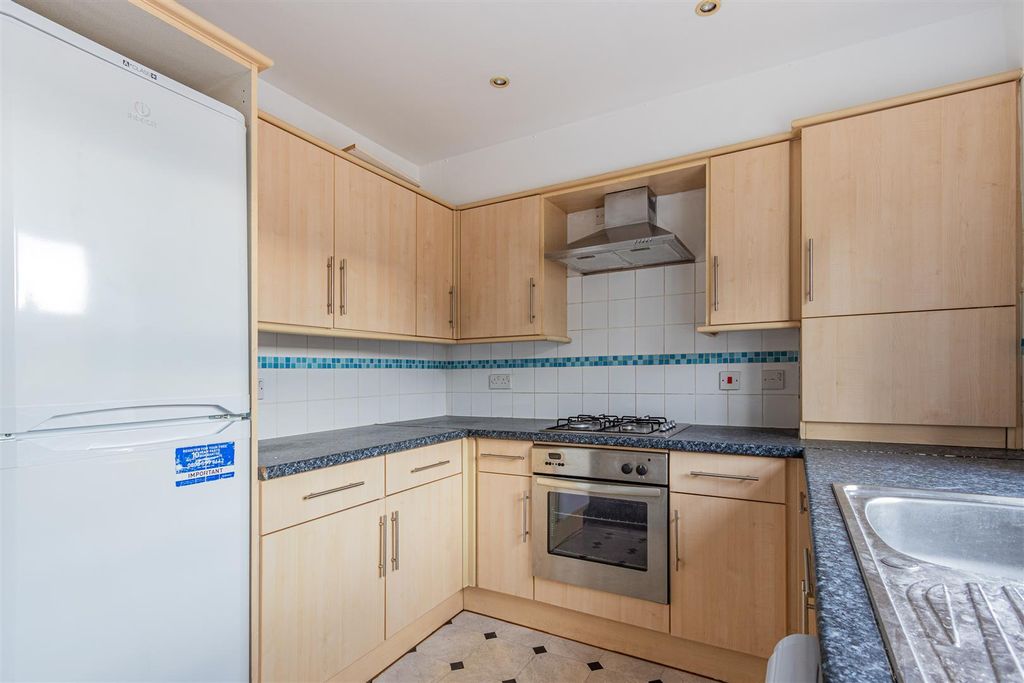 Property photo 3 of 14 Oakfield Mews 7-3.Jpg