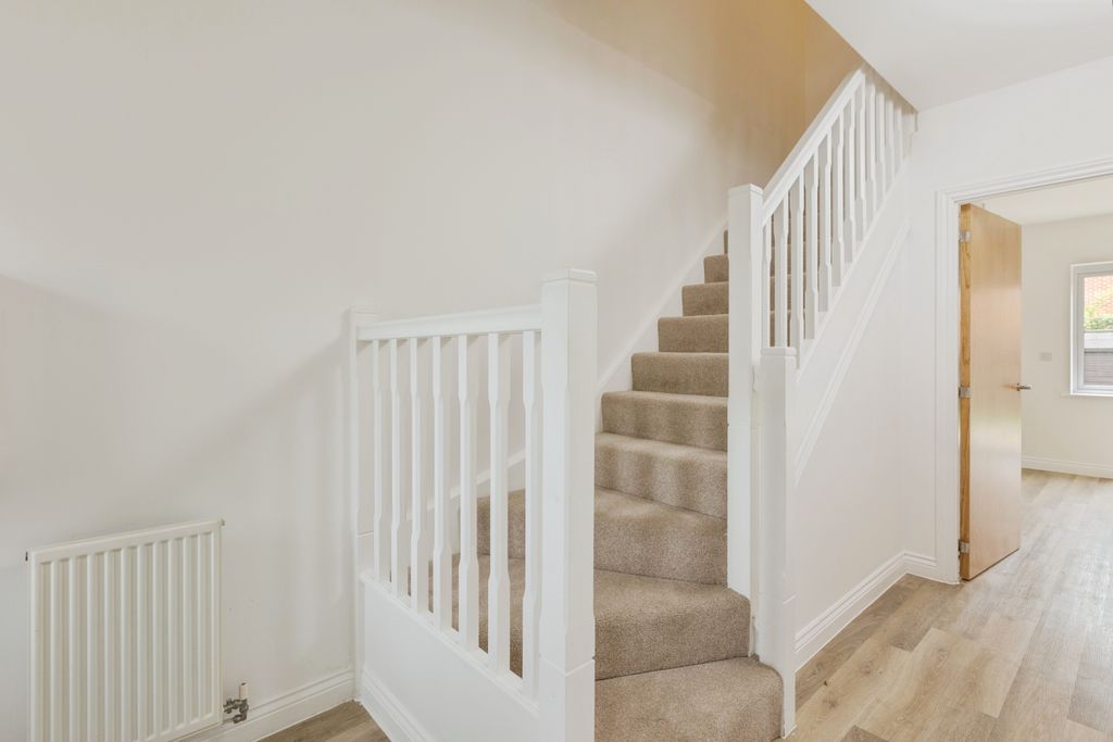 Property photo 2 of 28