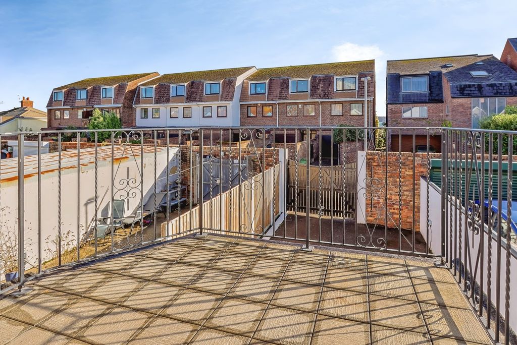 Property photo 2 of 13 Sun Terrace