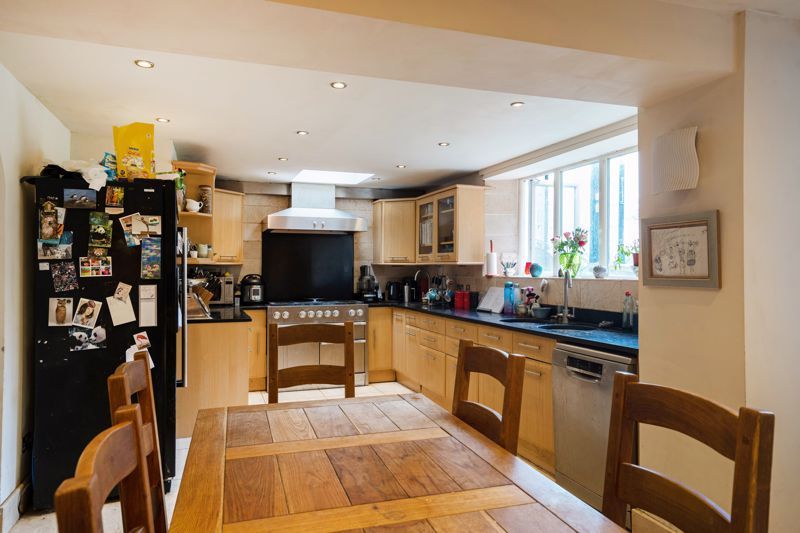 Property photo 3 of 17 Kitchen