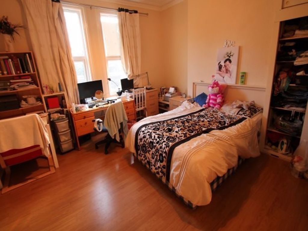 Property photo 1 of 3 A Cozy Student Bedroom With A Single Bed, A Window...